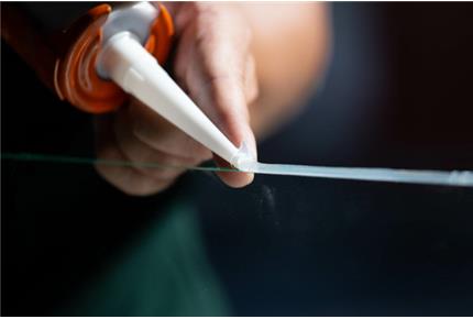 معرفی انواع حلال چسب آکواریوم