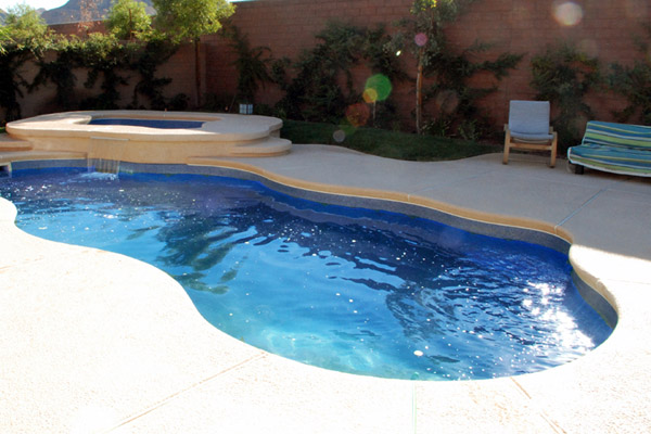 بهترین رنگ برای استخر سیمانی