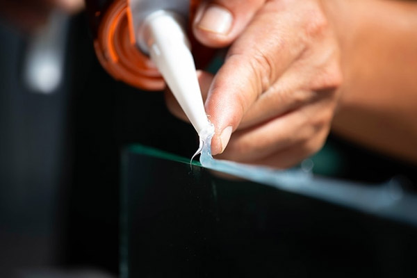 تفاوت چسب سیلیکون و چسب آکواریوم