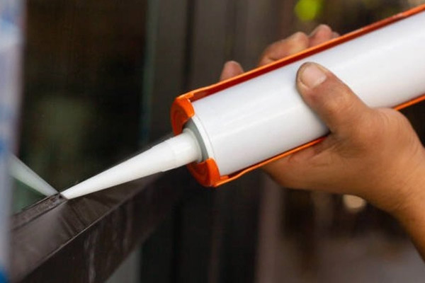 نحوه استفاده از چسب درزگیر اکلیریک